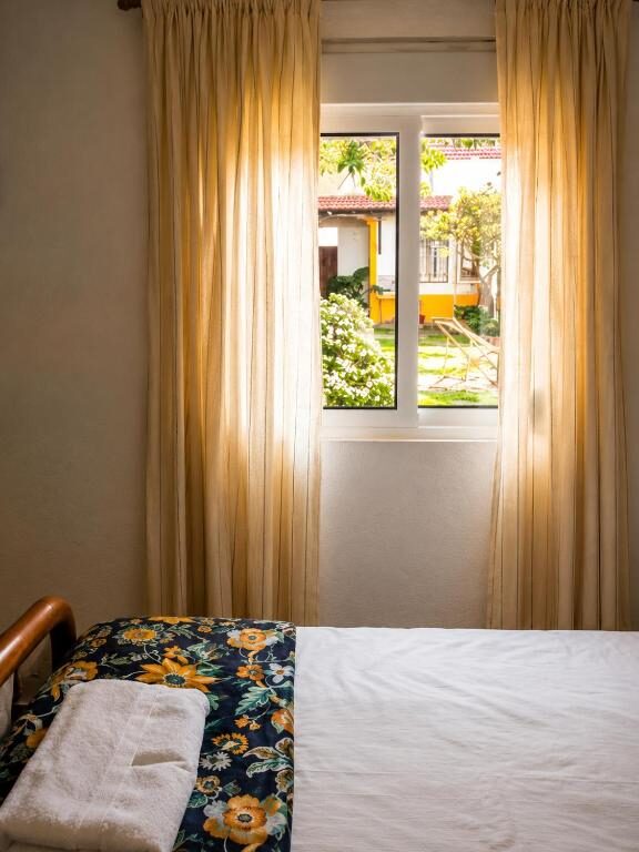 Bedroom with natural light at Montijo Garden
